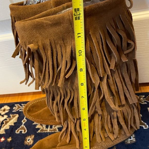 Minnetonka size 7 Three Tiered Fringe Boots - Picture 12 of 16